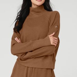 alo Waffle Weekend Escape Mock Neck Long Sleeve (black)